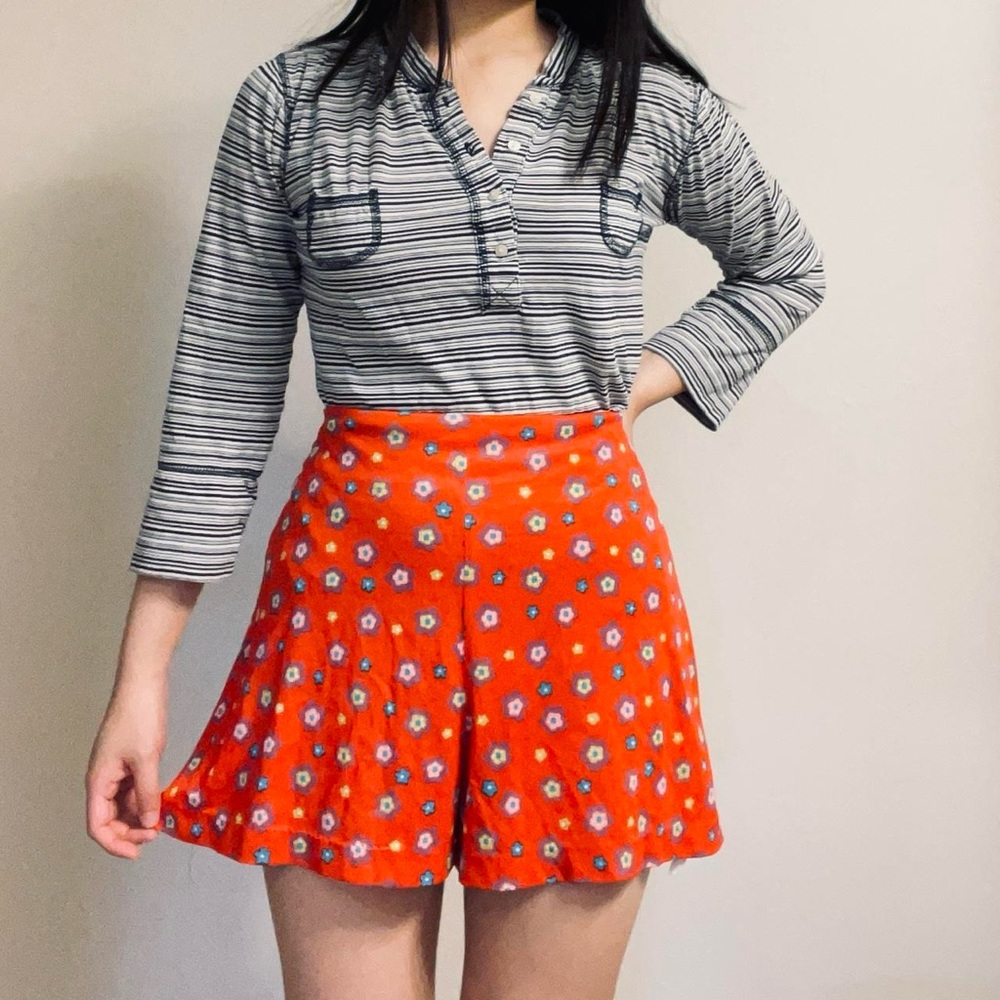 Vintage 60s psychedelic ditsy floral handmade polyester disco flounce shorts
